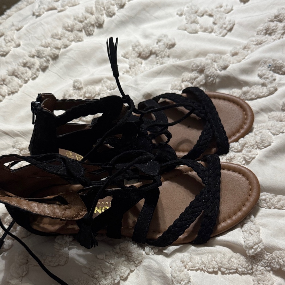 Sonoma Black and Tan Women's Sandals